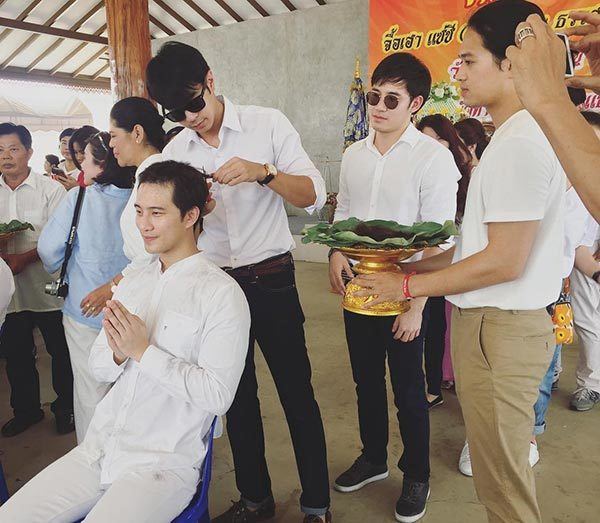 พิธีปลงผมนาค "บี้ เคพีเอ็น" บวชทดแทนพระคุณพ่อแม่..ขออนุโมทนาบุญด้วย สาธุ