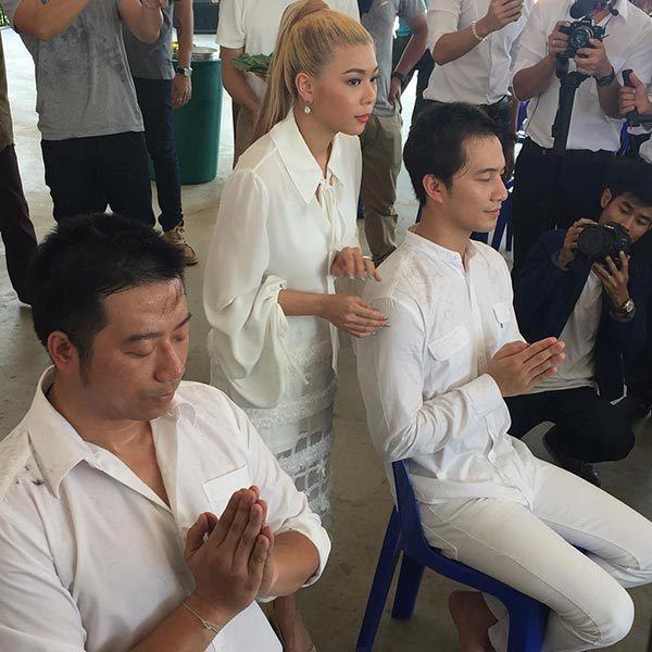 พิธีปลงผมนาค "บี้ เคพีเอ็น" บวชทดแทนพระคุณพ่อแม่..ขออนุโมทนาบุญด้วย สาธุ