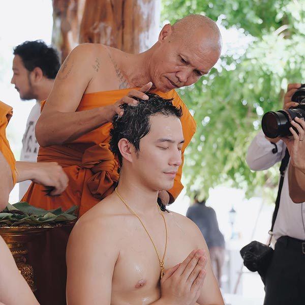 พิธีปลงผมนาค "บี้ เคพีเอ็น" บวชทดแทนพระคุณพ่อแม่..ขออนุโมทนาบุญด้วย สาธุ
