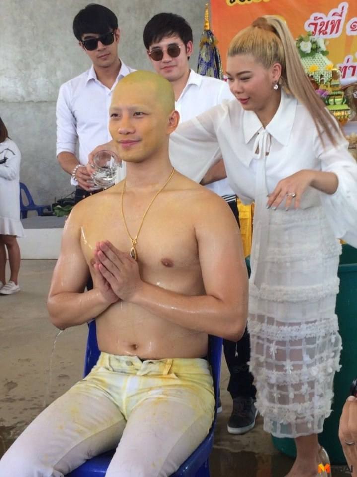 พิธีปลงผมนาค "บี้ เคพีเอ็น" บวชทดแทนพระคุณพ่อแม่..ขออนุโมทนาบุญด้วย สาธุ