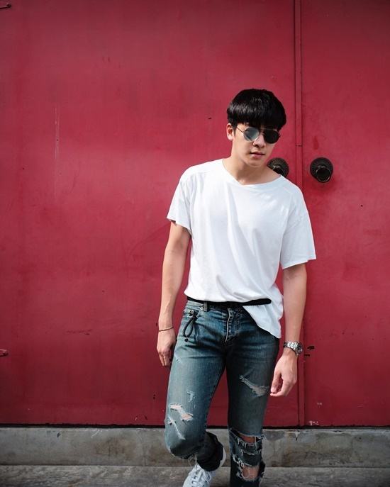 หล่อเท่ห์มากๆ!! มาร์ช จุฑาวุฒิ ในชุดครุย เตรียมรับปริญญาจุฬาฯ IG@marchutavuth