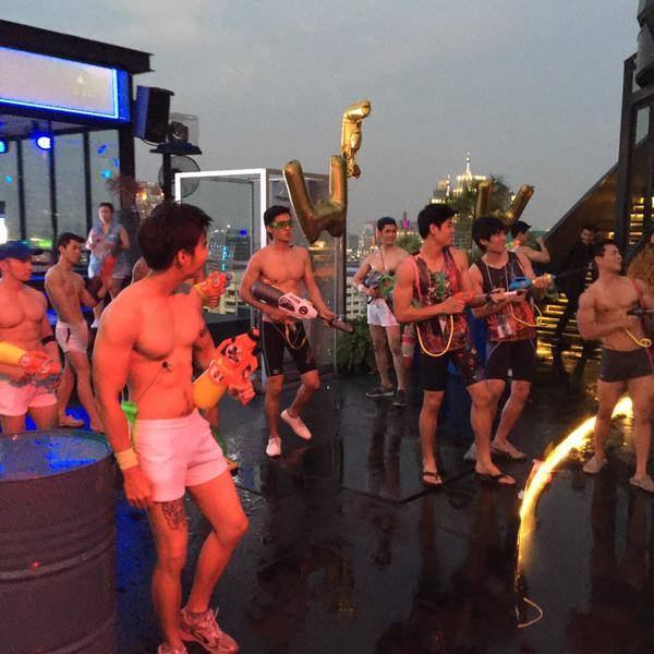 ยังไม่พ้นปีเเต่อยากให้ถึงสงกรานต์เร็วๆ จัง