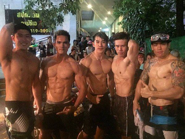 ยังไม่พ้นปีเเต่อยากให้ถึงสงกรานต์เร็วๆ จัง