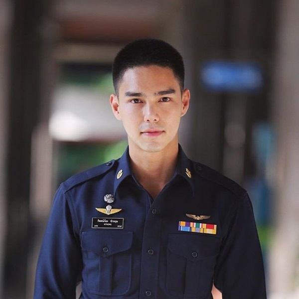 ส่องความแซ่บ!! บูม กิตตน์ก้อง ในชุดเครื่องแบบทหารอากาศ คือ หล่อเท่สมาร์ทมาก