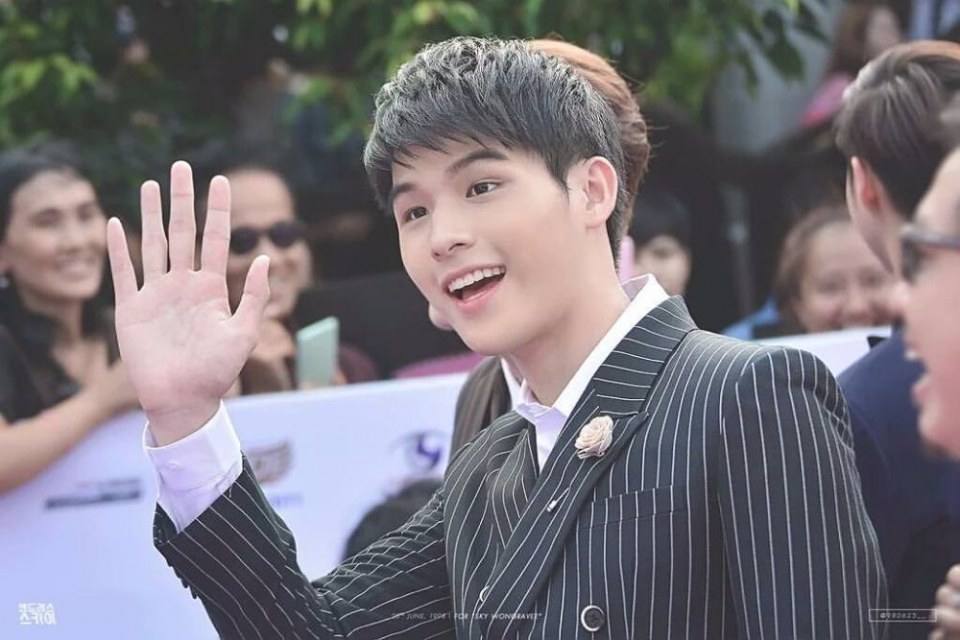 ชิมไส้กรอกชีสน้องสกาย""