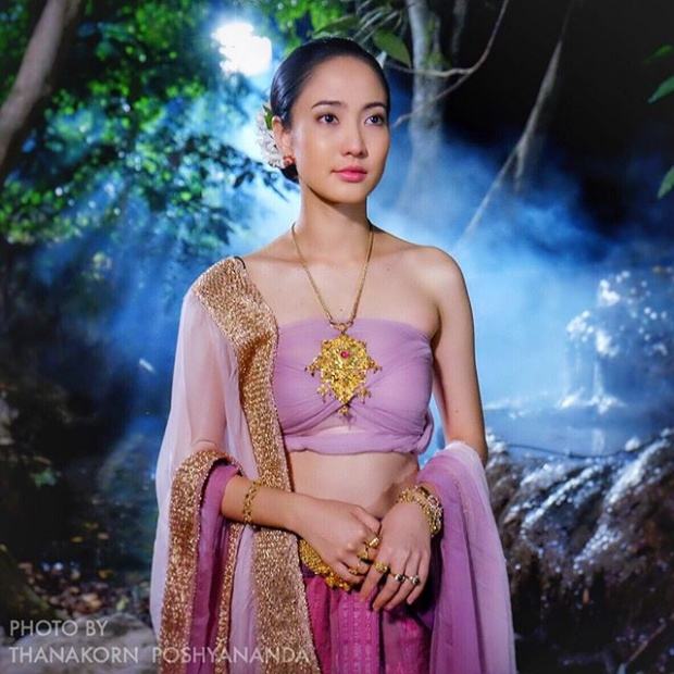 สวย สง่า เลอค่าสุดๆ สำหรับ "แต้ว ณฐพร" จากละครโรแมนติกแฟนตาซี "นาคี" ของผู้จัด แดง ธัญญา และ อ๊อฟ พงษ์พัฒน์ ที่โคจรมาประกบคู่ "เคน ภูภูมิ" เป็นครั้งแรก