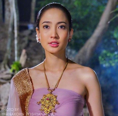 สวย สง่า เลอค่าสุดๆ สำหรับ "แต้ว ณฐพร" จากละครโรแมนติกแฟนตาซี "นาคี" ของผู้จัด แดง ธัญญา และ อ๊อฟ พงษ์พัฒน์ ที่โคจรมาประกบคู่ "เคน ภูภูมิ" เป็นครั้งแรก