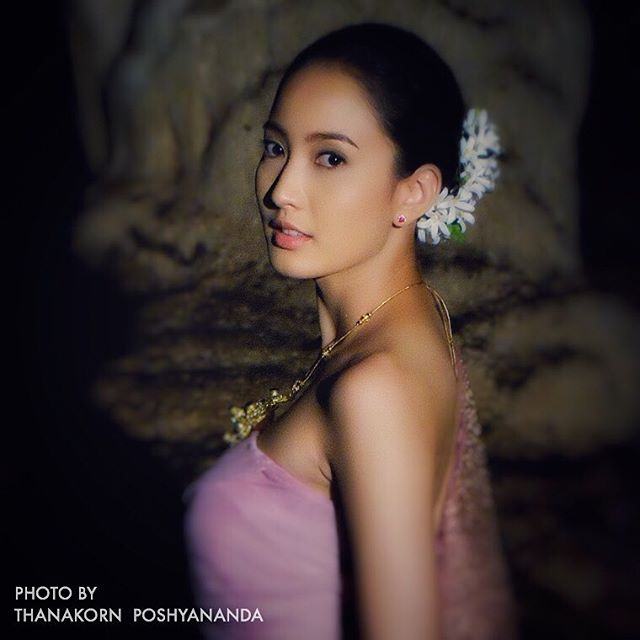 สวย สง่า เลอค่าสุดๆ สำหรับ "แต้ว ณฐพร" จากละครโรแมนติกแฟนตาซี "นาคี" ของผู้จัด แดง ธัญญา และ อ๊อฟ พงษ์พัฒน์ ที่โคจรมาประกบคู่ "เคน ภูภูมิ" เป็นครั้งแรก