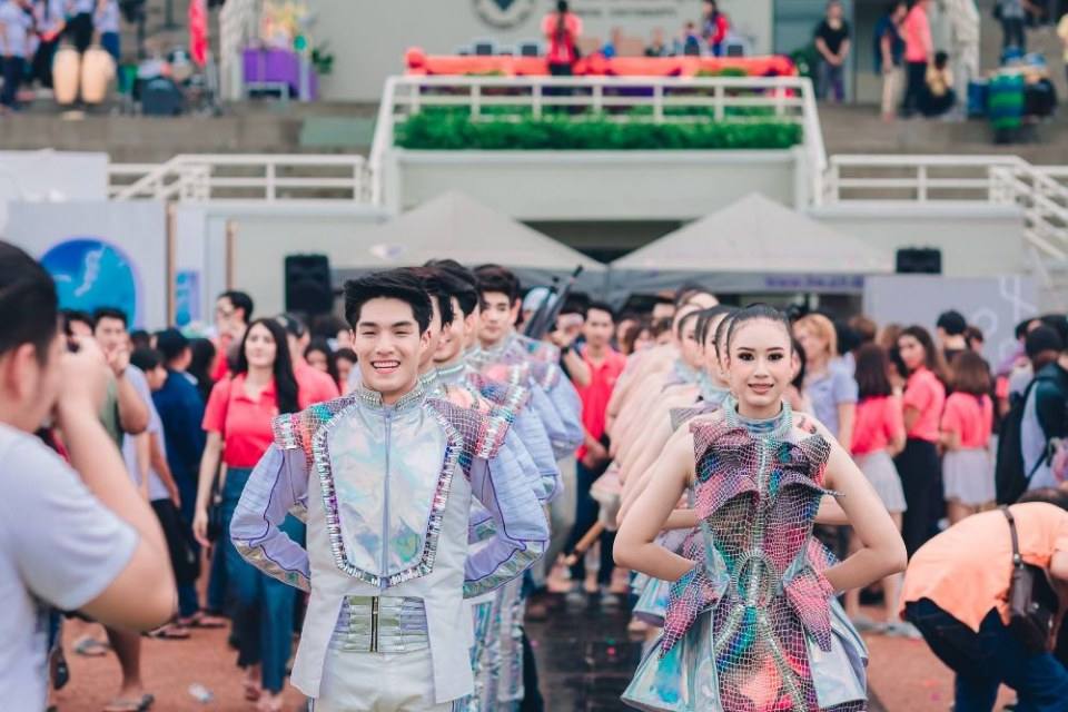 ปังเว่อร์!! ผู้นำเชียร์มหาวิทยาลัยกรุงเทพ รุ่นที่18