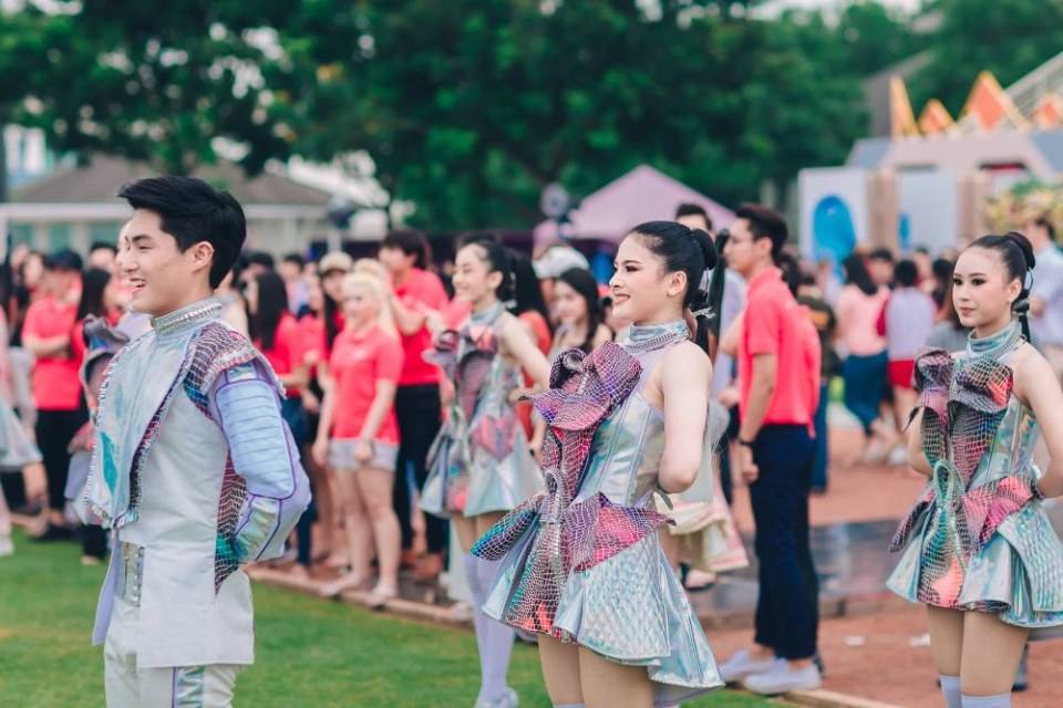 ปังเว่อร์!! ผู้นำเชียร์มหาวิทยาลัยกรุงเทพ รุ่นที่18