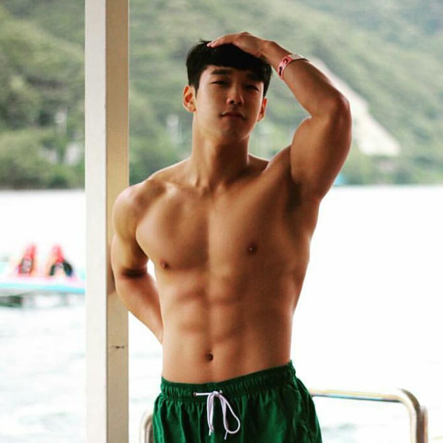 หล่อเข้มนมเด้ง