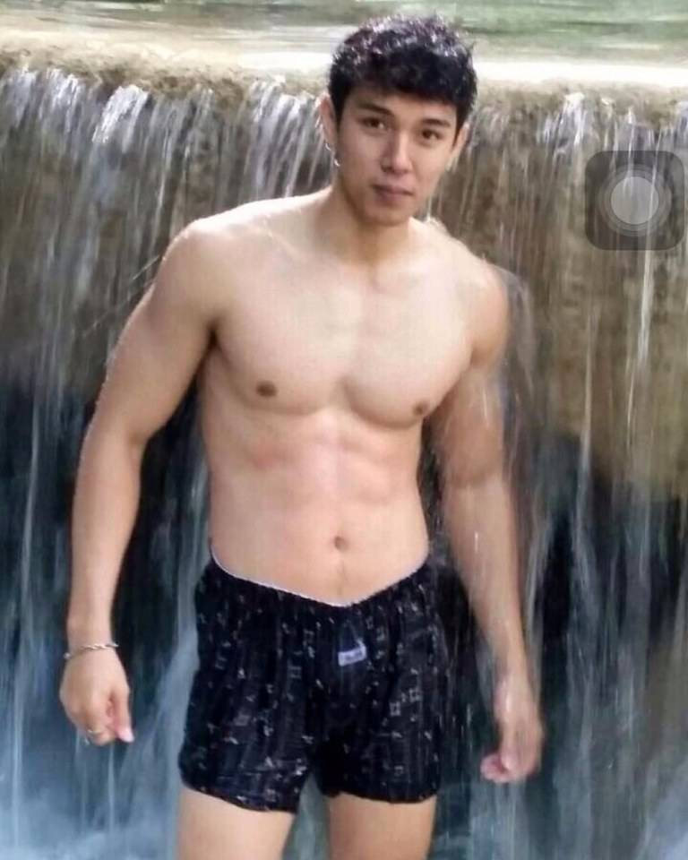 หล่อเข้มนมเด้ง