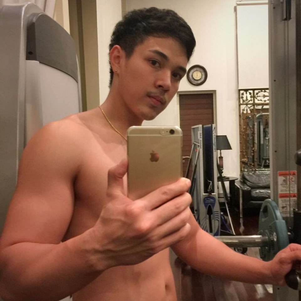 หล่อเข้มนมเด้ง