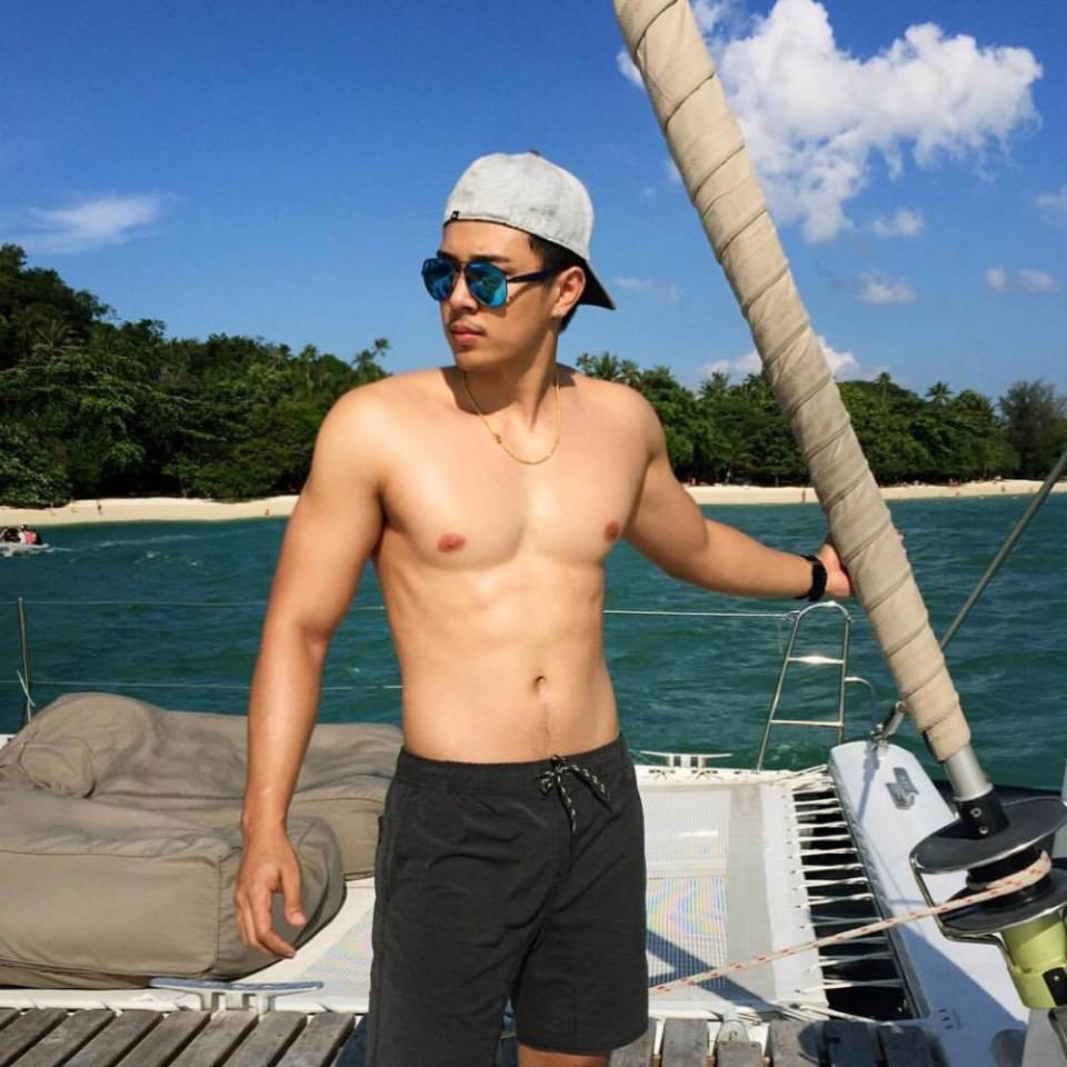 หล่อเข้มนมเด้ง