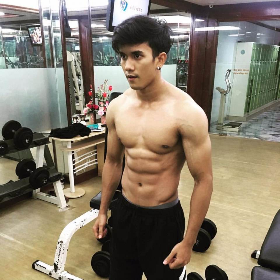 หล่อเข้มนมเด้ง