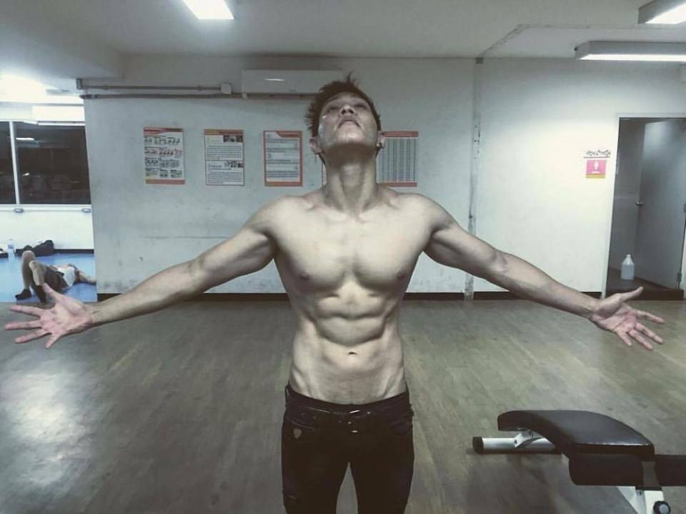 หล่อเข้มนมเด้ง