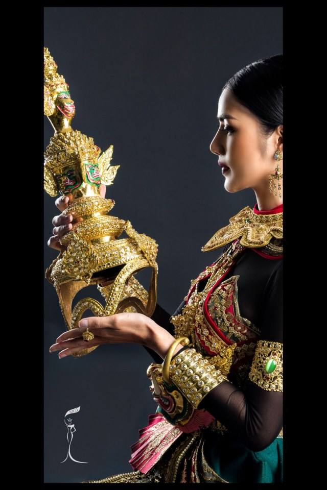 "ทศพักตร์นารีศรีสยาม" ชุดประจำชาติ ของอาร์ม อาทิตยา คุณนะลาภัทร สำหรับใช้ในการประกวด Miss Intercontinental 2016 ที่ประเทศศรีลังกา โดยห้องเสื้อ Star In Side