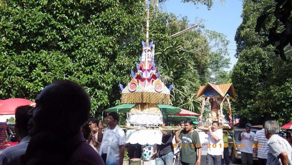ประเพณีทำบุญเดือนสิบ