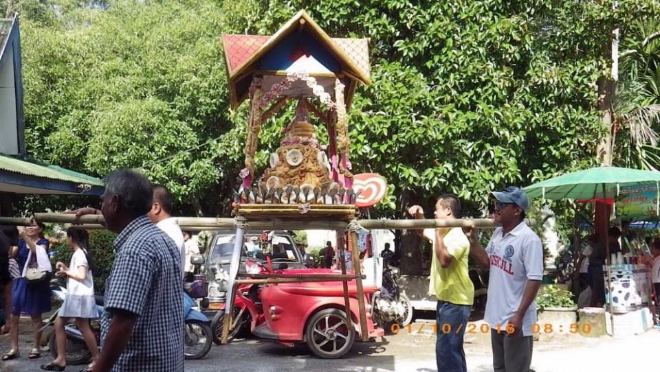 ประเพณีทำบุญเดือนสิบ