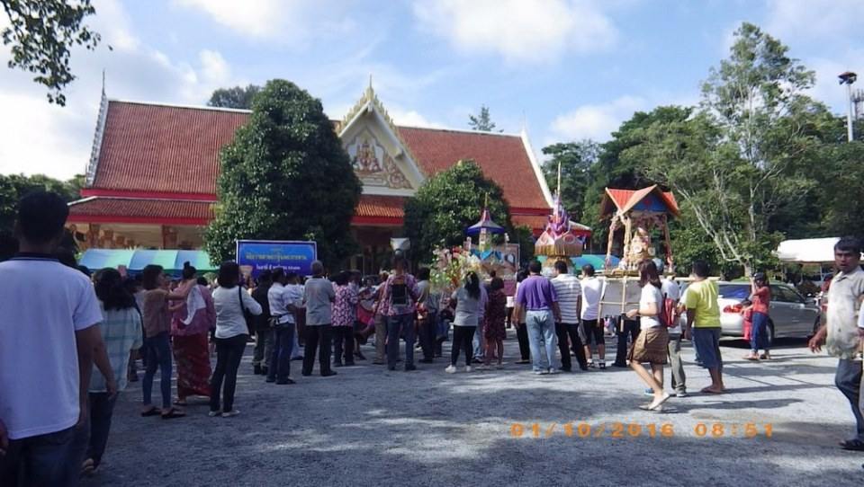 ประเพณีทำบุญเดือนสิบ