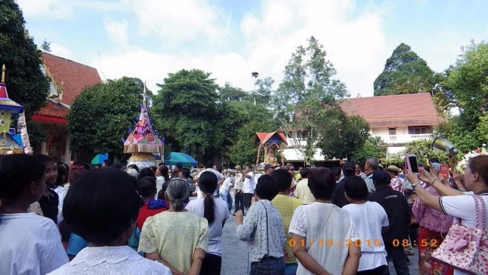 ประเพณีทำบุญเดือนสิบ