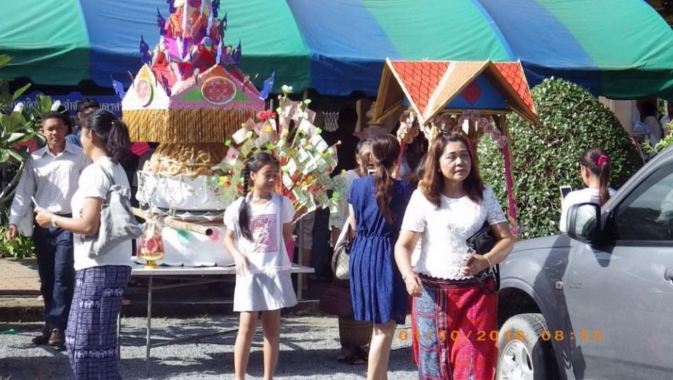 ประเพณีทำบุญเดือนสิบ