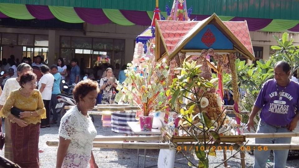 ประเพณีทำบุญเดือนสิบ