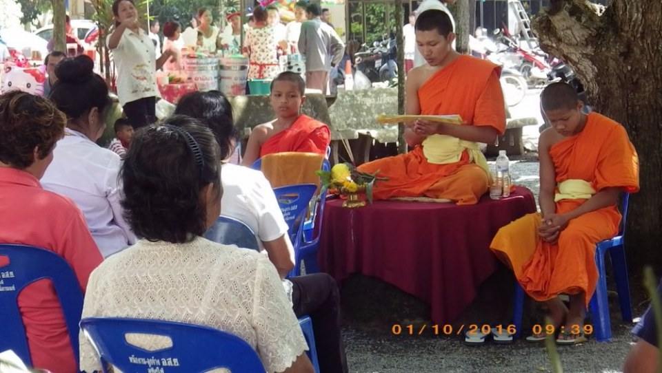 พระนวกะ บวชใหม่เข้าพรรษา เทศน์ใต้ต้นไม้