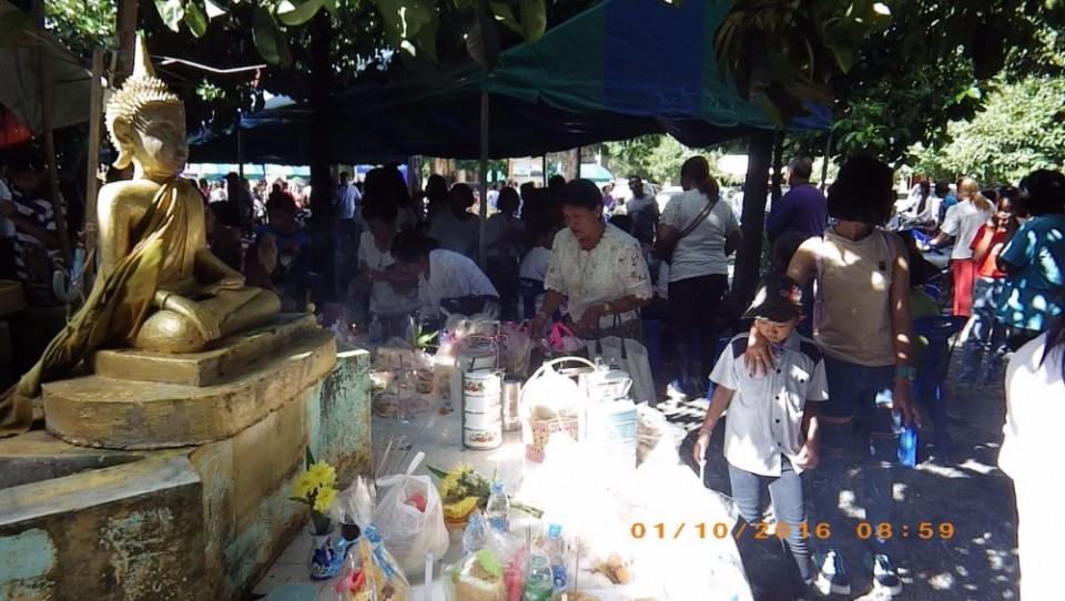 ประเพณีทำบุญเดือนสิบ