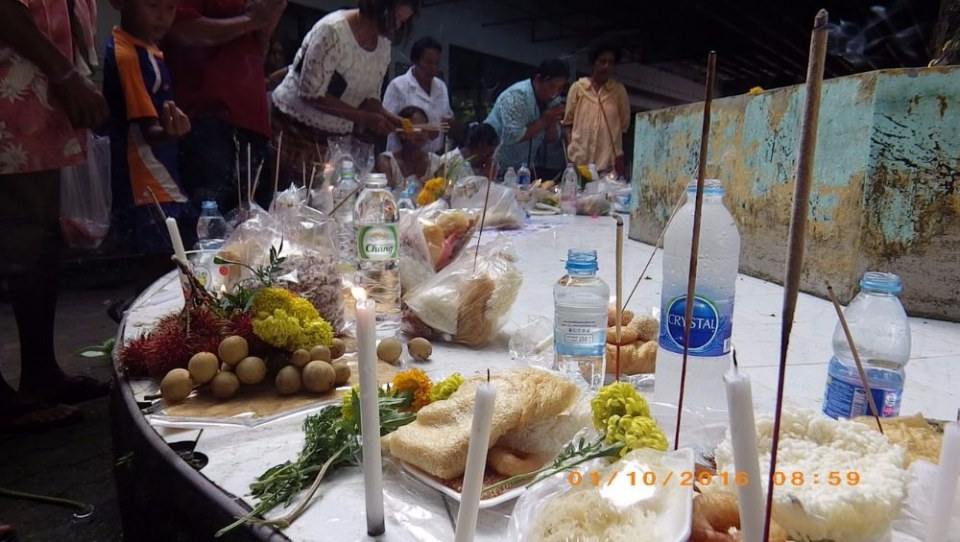 ประเพณีทำบุญเดือนสิบ