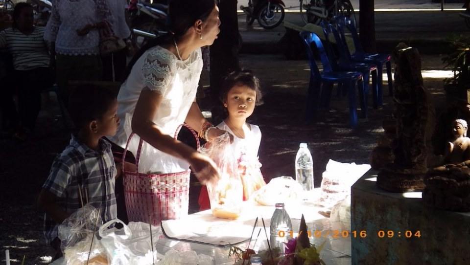 ประเพณีทำบุญเดือนสิบ