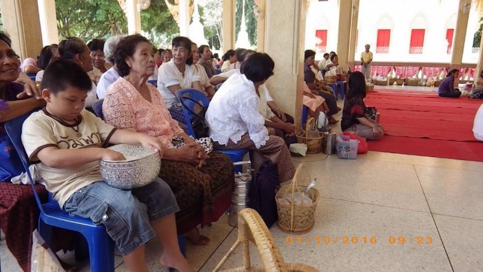 ประเพณีทำบุญเดือนสิบ