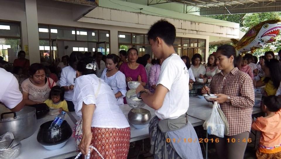 ประเพณีทำบุญเดือนสิบ