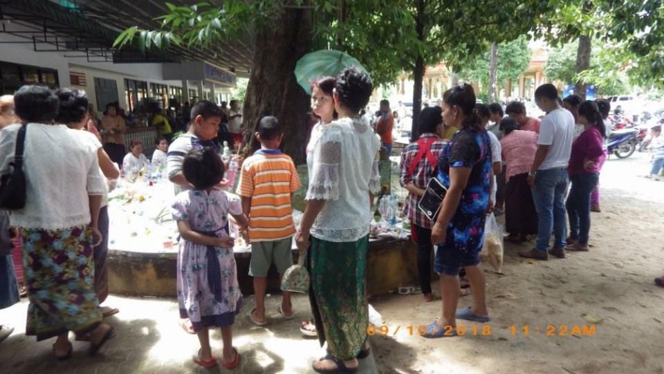 ประเพณีทำบุญเดือนสิบ