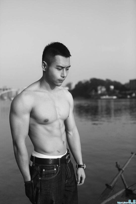 หนุ่มตี๋สุดเท่