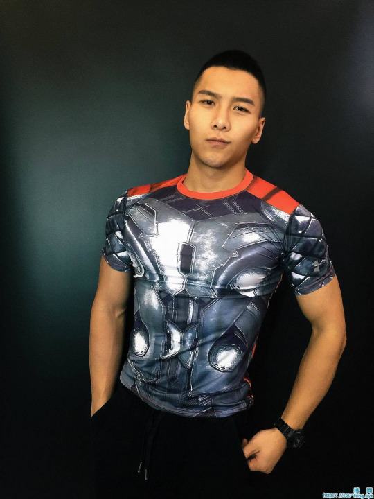 หนุ่มตี๋สุดเท่