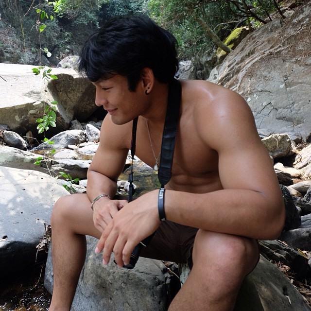 แชร์กันเพียบ! &ldquo;ไผ่ วิศรุต&rdquo; พ่อหมอผีจาก &ldquo;นาคี&rdquo; จำเป็นต้องแซ่บเบอร์นี้ไหม!? โผล่มาแค่คืนเดียวแต่ทำเอาฟินกันข้ามคืน!