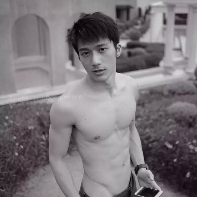 หล่อจริงอะไรจริง! “โอ จุฑาพัฒน์” นายแบบหนุ่มซิคแพคชัด เด็กปั้นของช่างภาพชื่อดัง “ใหญ่ อมาตย์”