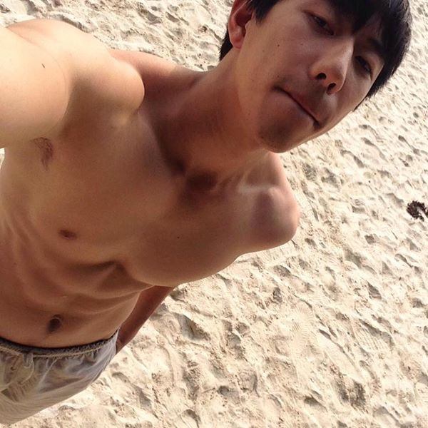 เต้ หนุ่มตี๋ ซิกแพคแน่น