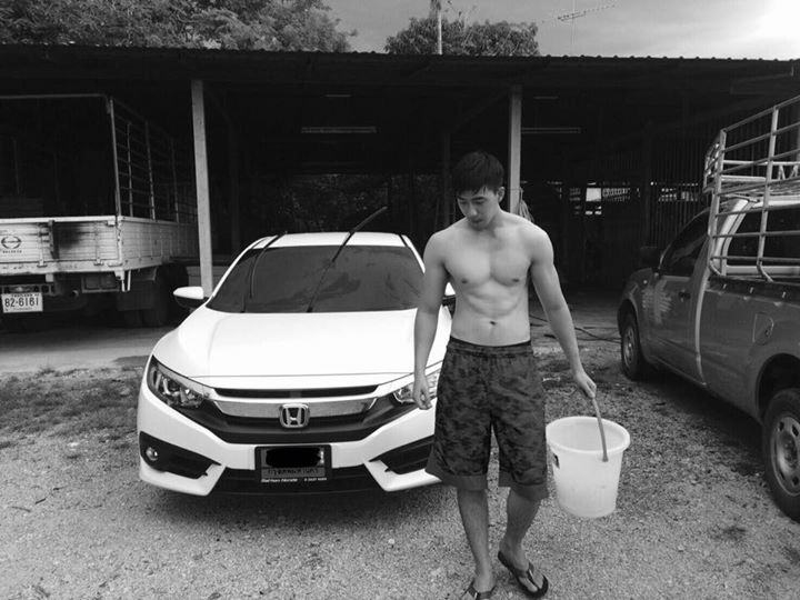 เต้ หนุ่มตี๋ ซิกแพคแน่น