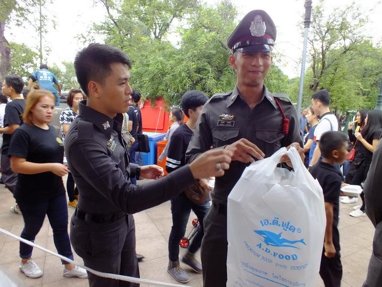 ไปเจอคนดีมา-10 17-10-59 มาทำดีเพื่อพ่อ #ทำดีเพื่อพ่อ