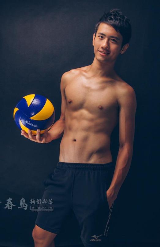 เล่นวอลเล่ย์บอลกัน