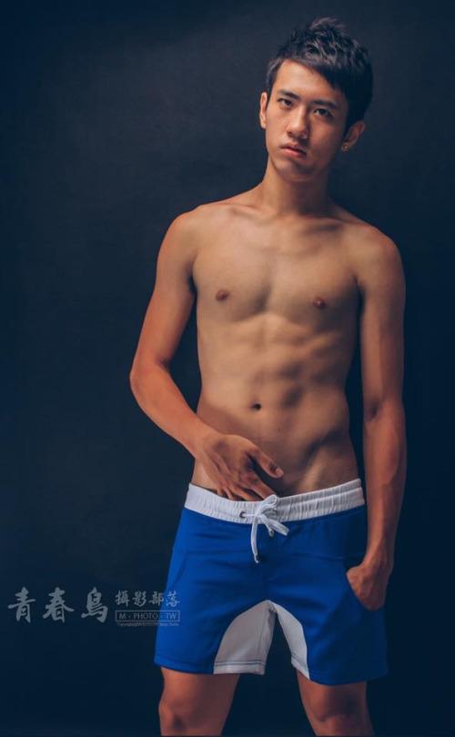 เล่นวอลเล่ย์บอลกัน