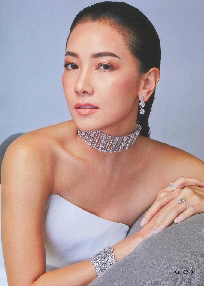 นุ่น วรนุช @ พลอยแกมเพชร vol.25 no.594 October 2016