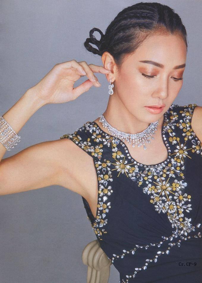 นุ่น วรนุช @ พลอยแกมเพชร vol.25 no.594 October 2016