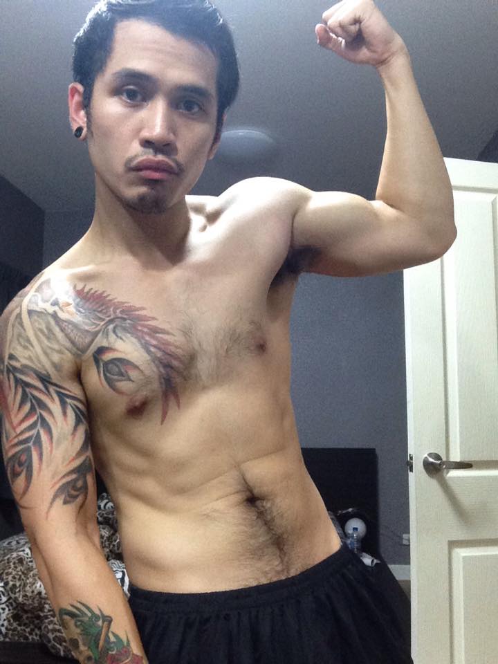ดูดีที่กล้าม เลียๆ