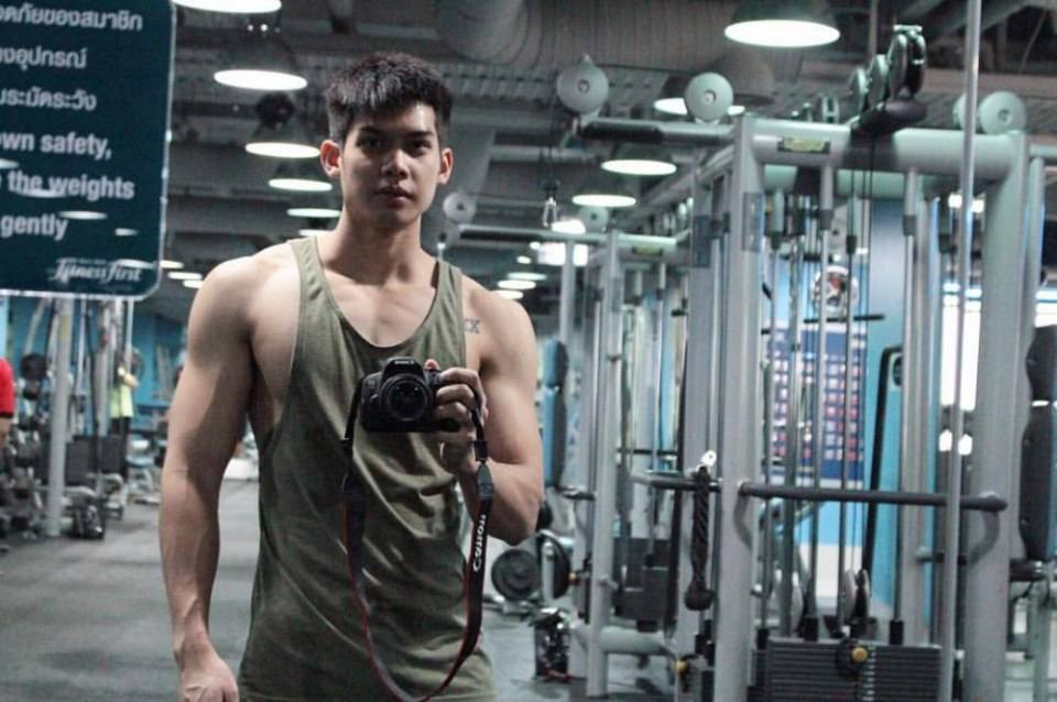 ดูดีที่กล้าม เลียๆ