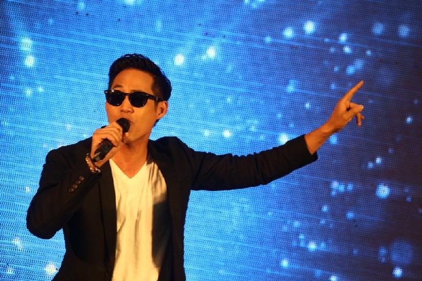 &ldquo;มิกค์ ทองระย้า&rdquo;  พร้อมเหล่าคนดังร่วมเปิดตัว Kriss Miracle Gold Day...Go for the Goal