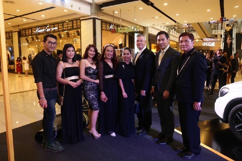 &ldquo;มิกค์ ทองระย้า&rdquo;  พร้อมเหล่าคนดังร่วมเปิดตัว Kriss Miracle Gold Day...Go for the Goal