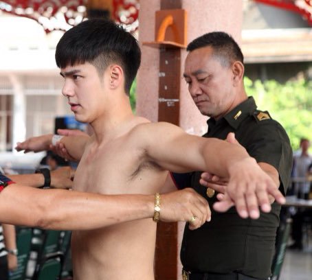 ทหารเกณฑ์สุดหล่อ "กองทัพอากาศ" ดูได้ จับได้ หลงรักได้ แต่ "ห้าม!! อมของหลวง" นะ